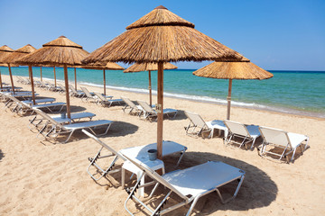 Beautiful beach with deck chairs and umbrellas - 43221009