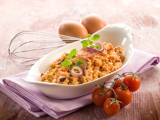 scrambled eggs with tomatoes