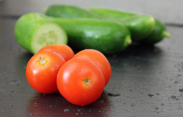Cocktailtomaten und Snackgurken