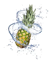 Poster Im Rahmen Ananas im Spritzwasser, isoliert auf weißem Hintergrund © Jag_cz