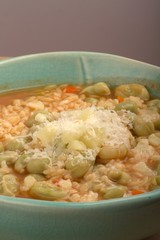 zuppa con fave verdi