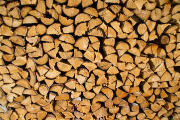 Brennholz Holzstapel gestapelt gelb braun bauernhof