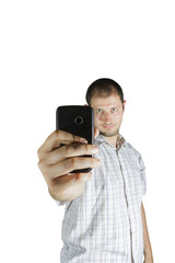 Ragazzo che fa una foto con il cellulare