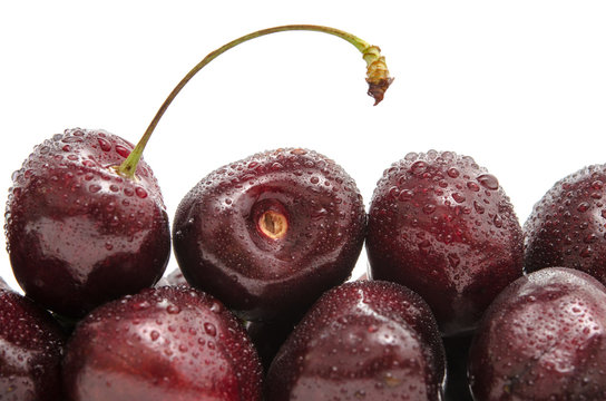 Kirschen mit Wassertropfen