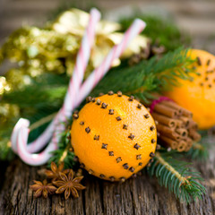 Orangen mit Nelken