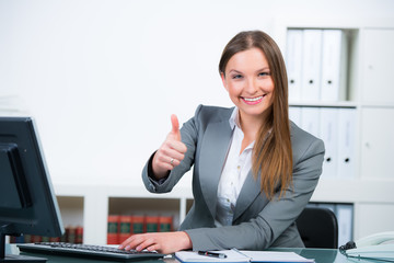 erfolgreiche anwältin in der kanzlei