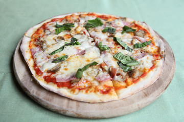 Pizza ham and mushroom