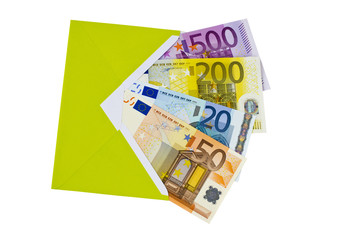 Euro-Geldscheine im grünen Umschlag