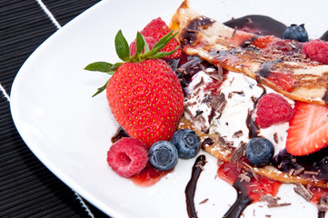 Ice in fresh Pan Cake with fruits