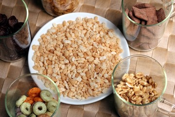 a mix of breakfast cereals