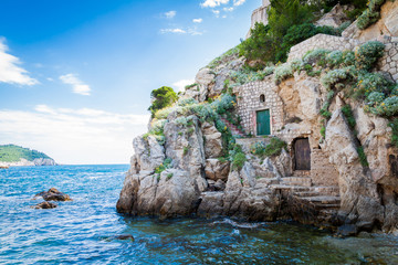 Fototapeta premium Doors on a cliff in Dubrovnik, Croatia