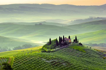 Fotobehang Boerderij in Toscane, Italië © ronnybas