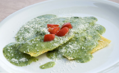 Ravioli pommarola in purea di zuccchine 1