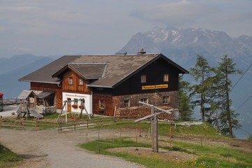 Fototapeta na wymiar Alpengasthof Bischlinghöhe