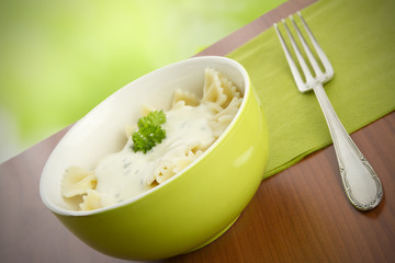 Farfale mit Käsesoße