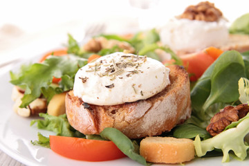 mixed salad with bread and cheese