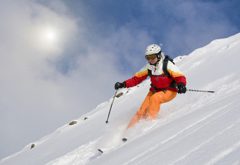 Skifahrerin im Tiefschnee