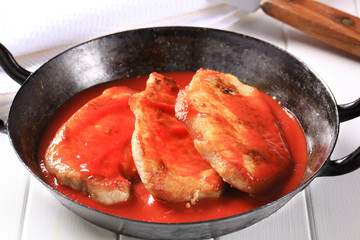 Pork chops with tomato sauce