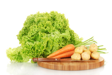 Fototapeta na wymiar young potatoes, lettuce and carrots