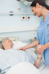 Obraz premium Nurse and a patient smiling