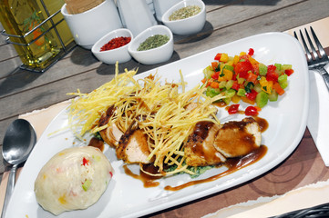 Yemek ,yiyecek tabakları,et