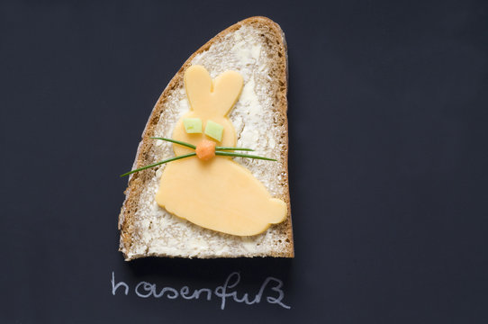 Jausenbrot mit Butter und Kaese, Schuljause, Hasenmotiv