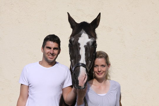 junges paar + pferd