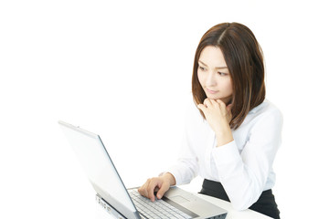 考え込むオフィスレディー