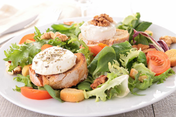 salad with walnut, bread and goat cheese