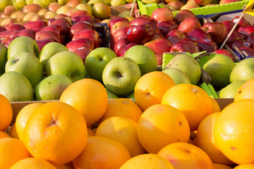 frisches Obst auf dem Wochenmarkt