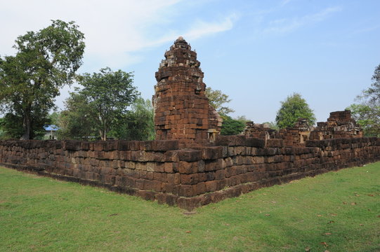 sito archeologico Khmer di Kuti Reusi in Tailandia