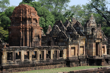 Fototapeta premium il tempio khmer di Prasat Muang Tam in Tailandia