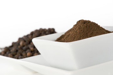 Black pepper grain and powder