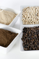Black and white pepper grain and powder