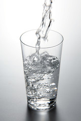 水を注ぐ