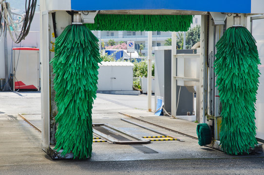 Autolavaggio a spazzole