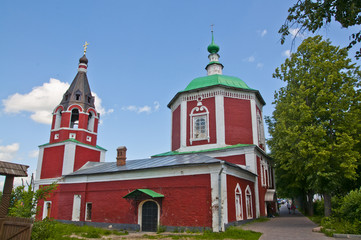 Fototapeta na wymiar Kościół Wniebowzięcia NMP z dzwonnicą