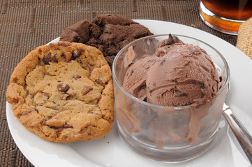 Chocolate chip cookies and ice cream