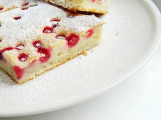 Red and black currant cake