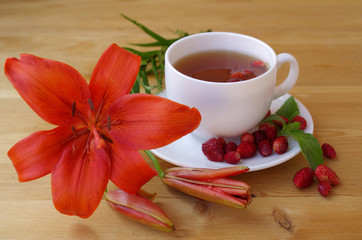 Tea with ripe strawberries