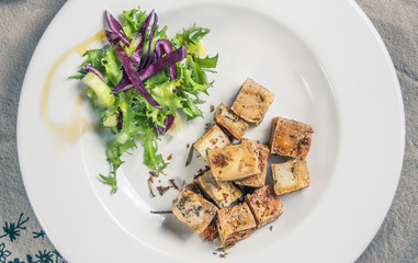Tofu con especias y aceite de oliva
