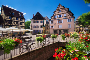 Scène urbaine dans la ville de Colmar , Alsace (Fr).