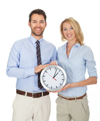 dynamisches Team mit Uhr