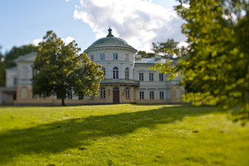 Mansion in the park, with narrow depth of field 