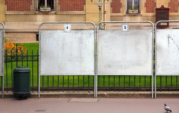 panneaux électoraux en ville