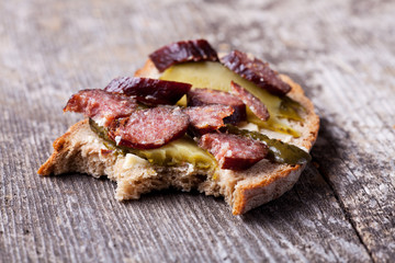 angebissenes Wurstbrot