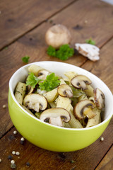Pilze und Nudeln