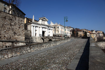 mura e porta san giacomo