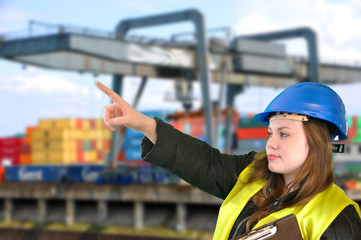 Frau im Beruf Containerterminal