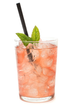 Rhabarbersaftschorle mit Eis